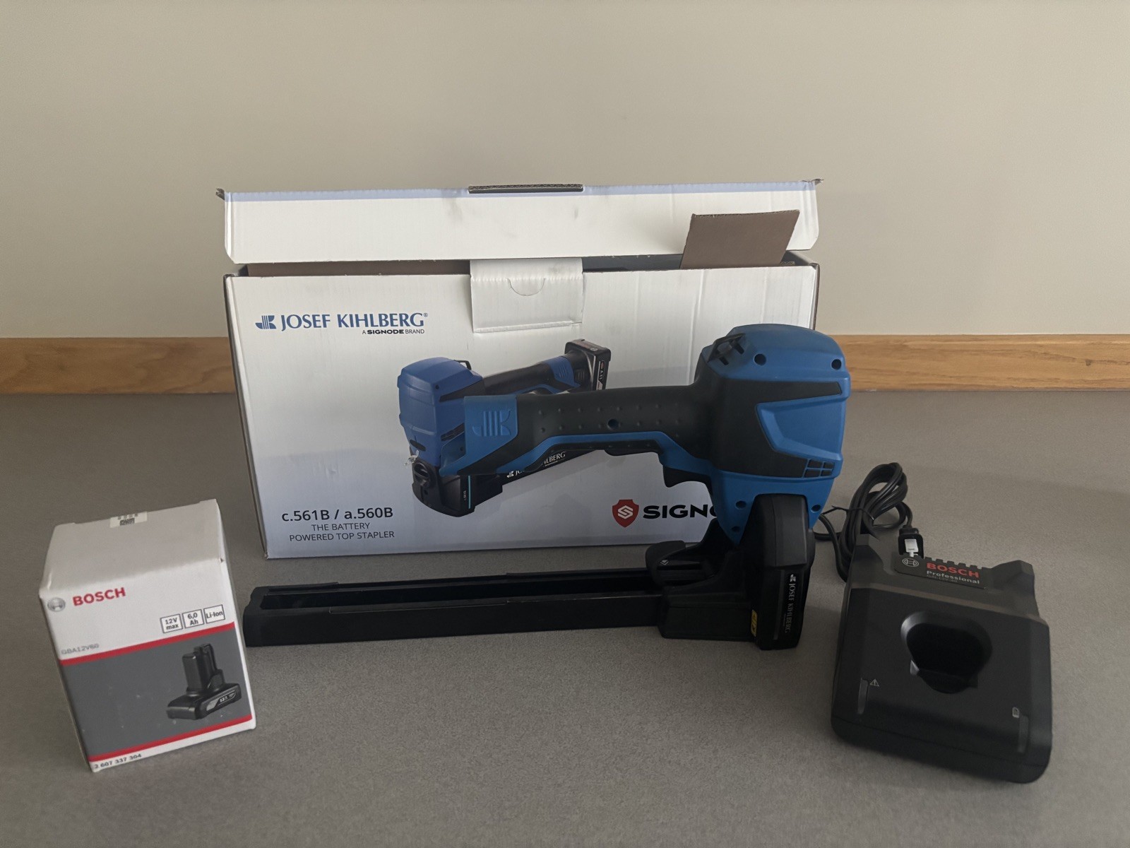 Josef Kihlberg c561b Battery Operated Carton Stapler with charger/battery. 