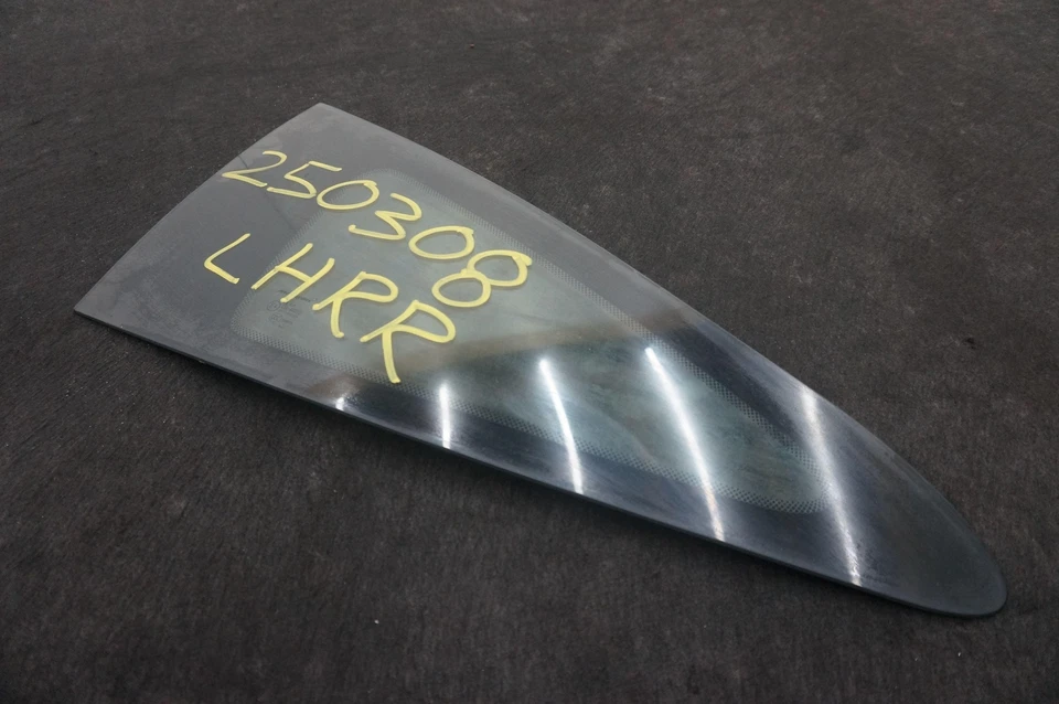 Cuarto de cristal trasero izquierdo del lado del conductor OEM McLaren 650S 2015 Foto 3 de 4