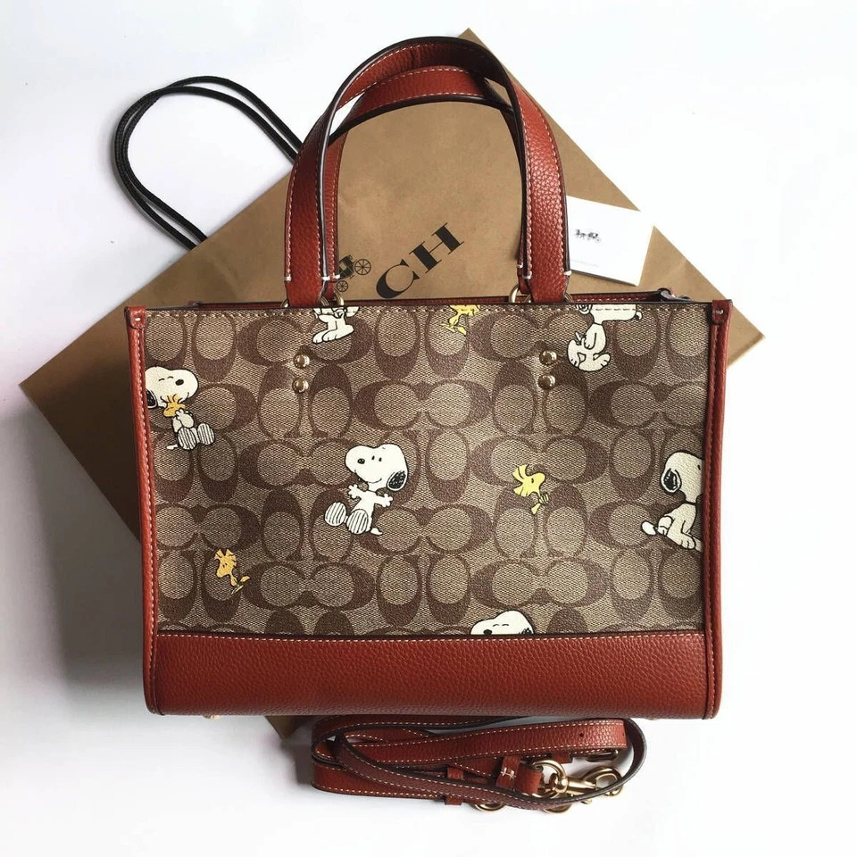 Bolsa tote Coach CE862 Snoopy Dempsey Carryall assinatura lona couro liso - Imagem 4 de 4