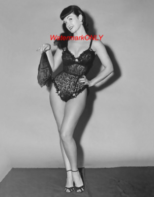 Beautiful 1950's ''Pin-Up'' Sex Symbol ''Bettie Page'' PHOTO! #(148) 