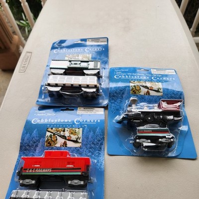 Cobblestone Corners Collectibles Complete Train Set 5 Cars & Locomotive Villiage