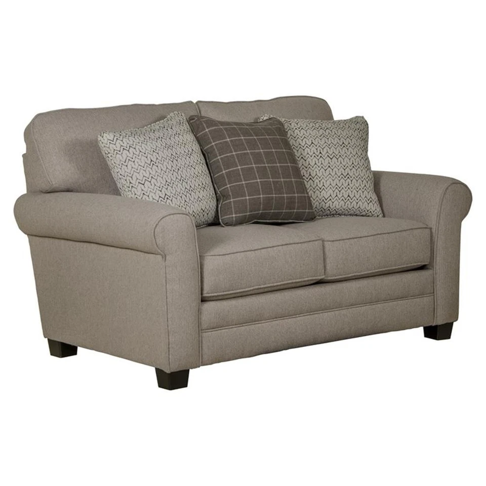 Sofá loveseat informal Hardy Farmhouse en tela gris con almohadas decorativas Foto 3 de 4