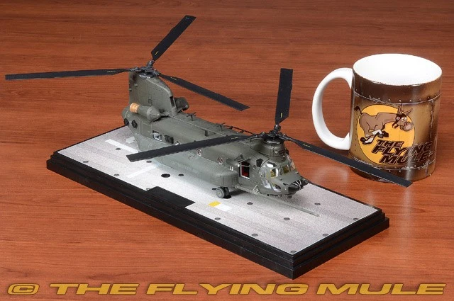 Forces of Valor 1:72 MH-47G Chinook US Army 160th SOAR Night Stalkers - Image 4 of 4