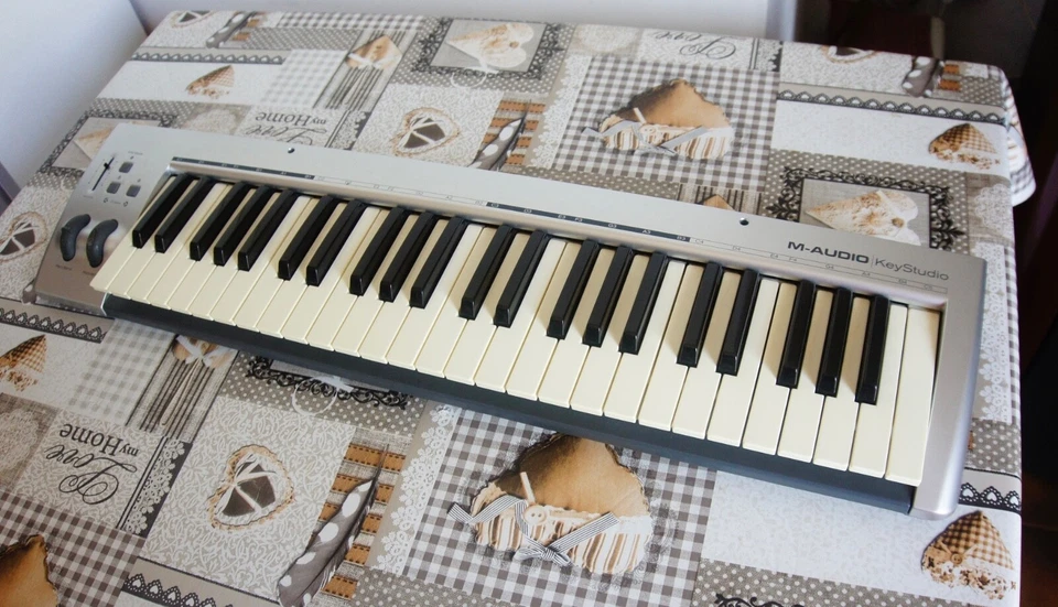 M-Audio KeyStudio - Keyboard Studio 49 - Tastiera MIDI - Immagine 3 di 4