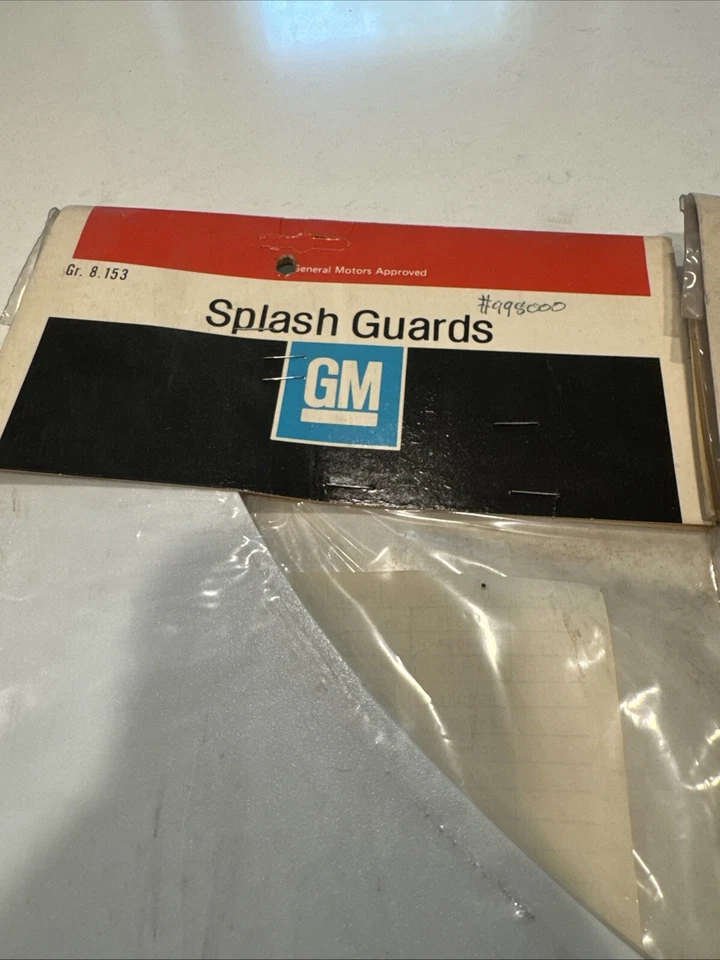 Nuevo de Lote Antiguo GM 998000 Buick Skyhawk Guardabarros Salpicaduras Blanco  Foto 4 de 4