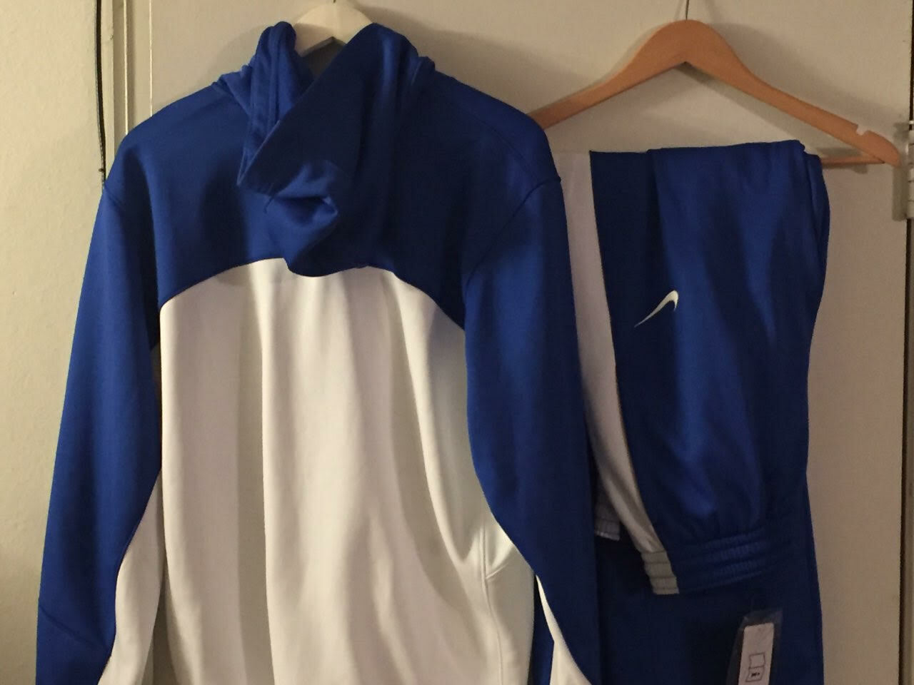 Rare Kentucky Wildcats Nike ThermaFit Basketball Team Issued Warm Ups