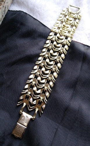 Vintage CORO Pegasus 1.25" Double Wide Gold Tone Textured Signed Leaf Bracelet! - Picture 5 of 12