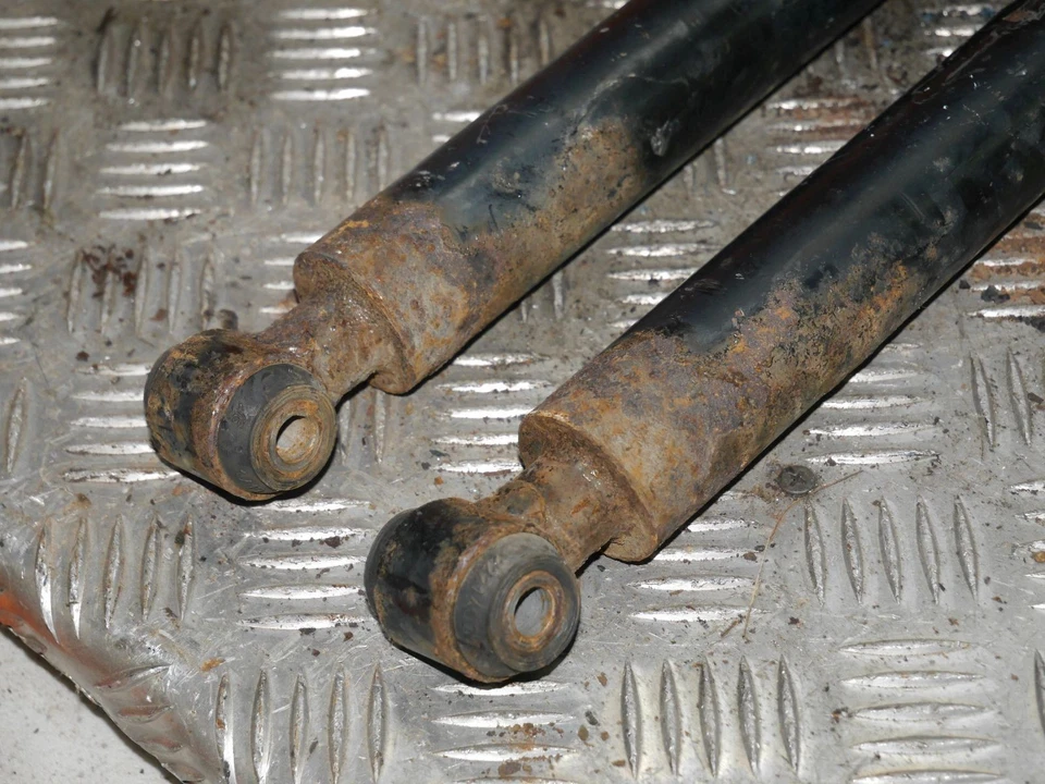 Stoßdämpfer Satz Hinterachse  A1713260100 / A1713260800 SLK (R171) 200 KOMPRESSO - Bild 2 von 4