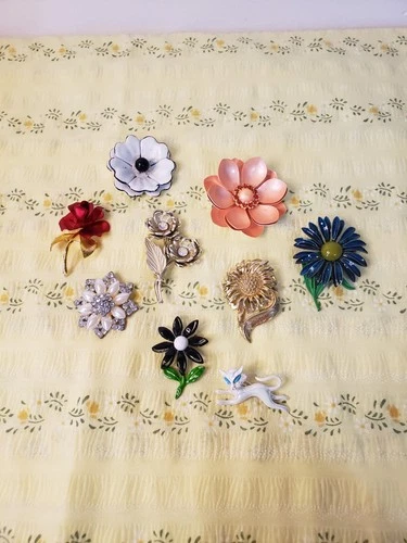 Vintage Costume Jewelry Pin Lot of 9- flowers, rhinestones, enamel