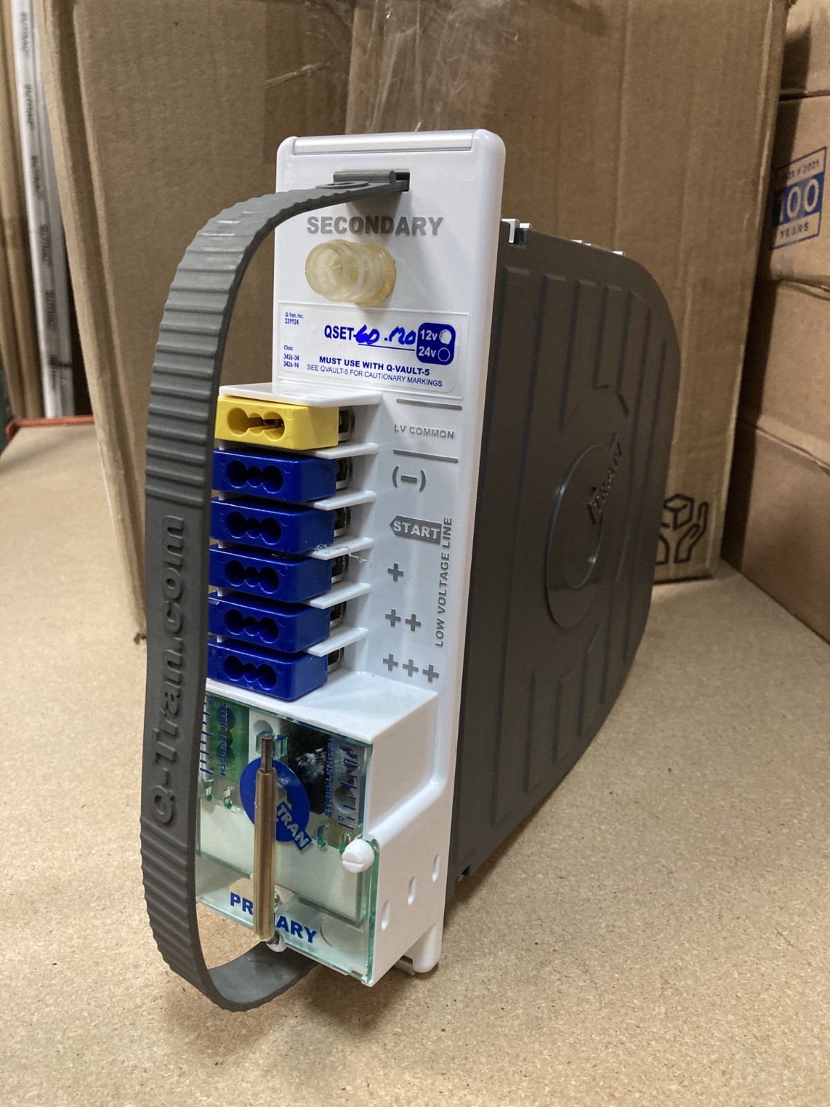 Q-TRAN - QSET- LED 100-UNV/24+ LUMINAIRE POWER SUPPLY For Q-VAULT-5 100W
