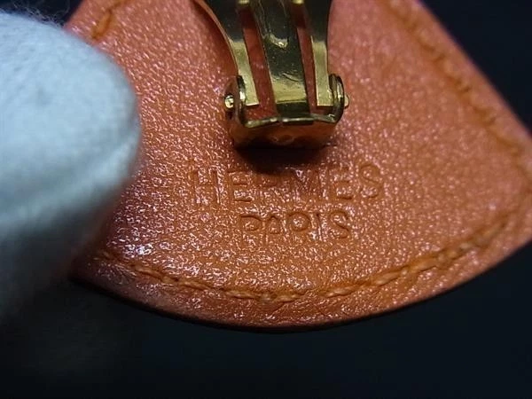 HERMES Triangle Clip-on Earrings - Orange Leather, Fan-Shaped C Stamp - Image 4 of 4