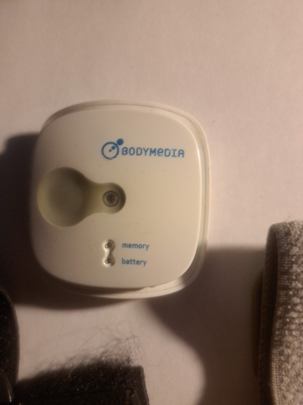 BodyMedia Fit Core On Body Armband - Wellness Monitor Bluetooth - NEW