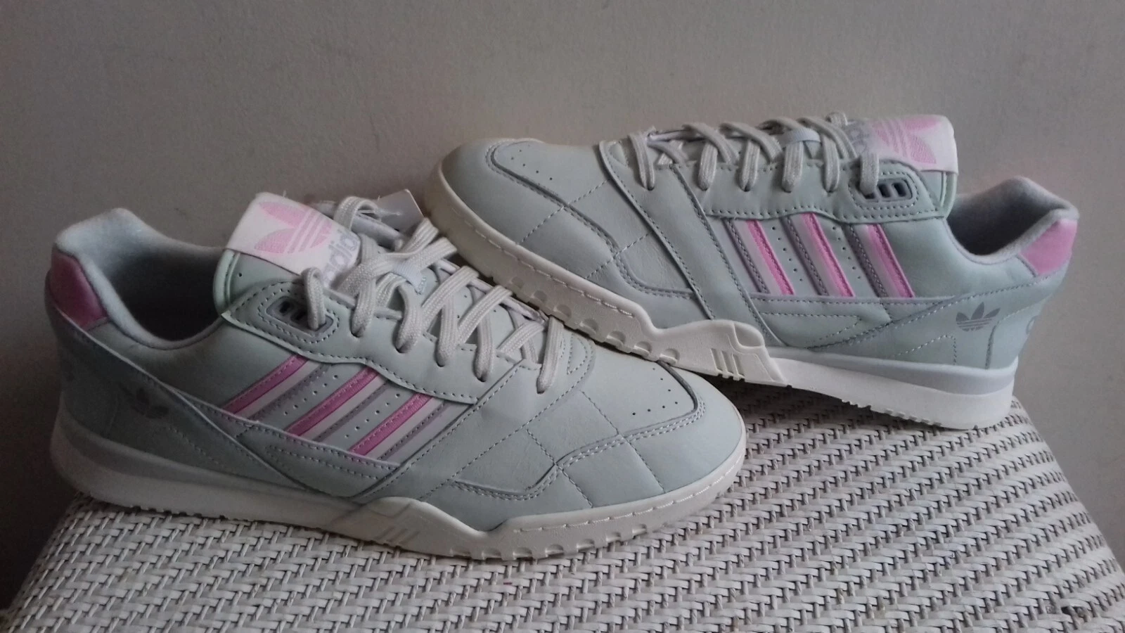 Scarpe da ginnastica originali Adidas A.R verde chiaro taglia UK 6 5 EU 40 nuove con scatola