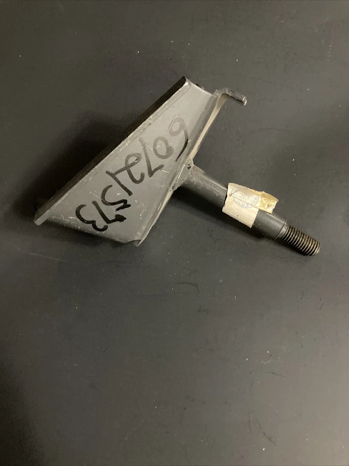 6072157300 Alfa Romeo Spider 1972 1973 年 NOS 右后保险杠支架 — 第 3/4 张图片