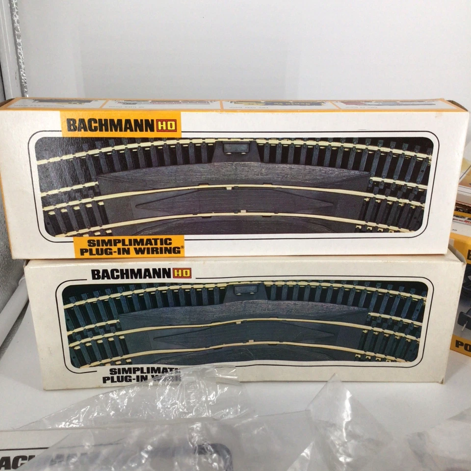 Bachmann HO Union Pacific EMD GP-18 Diesel Locomotive Train Set W Buildings - Image 4 of 4