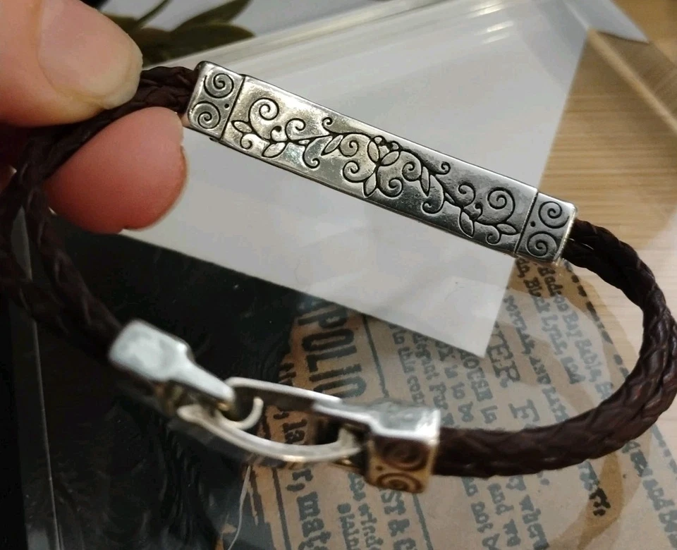 Brazalete Brighton "Embrace the Journey" Grabado Escritura Tono Plata, ¡Trenza Marrón! Foto 2 de 4