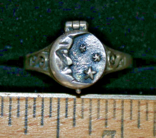 Vintage Sterling Silver .925 Moon & Stars Compartment "Poison"? Ring WOW!!