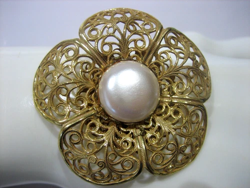 VINTAGE MIRIAM HASKELL GOLD TONE FAUX PEARL FILIGREE BROOCH