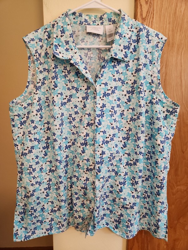 Women's Liz Claiborne size 18 button down collared sleeveless shirt; blue floral