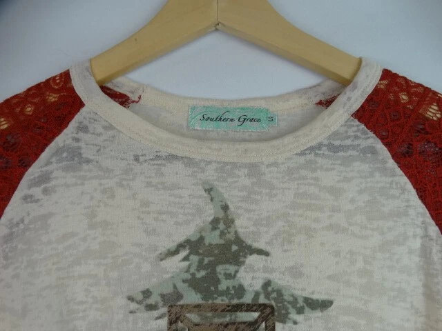 Camisa de Navidad Southern Grace Top Mujer Pequeña He is the Reason for the Season Foto 2 de 4
