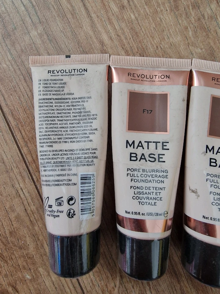 5x Revolution Matte Base Pore Blurring Full Coverage Foundation F17 28ml New - Image 3 of 3
