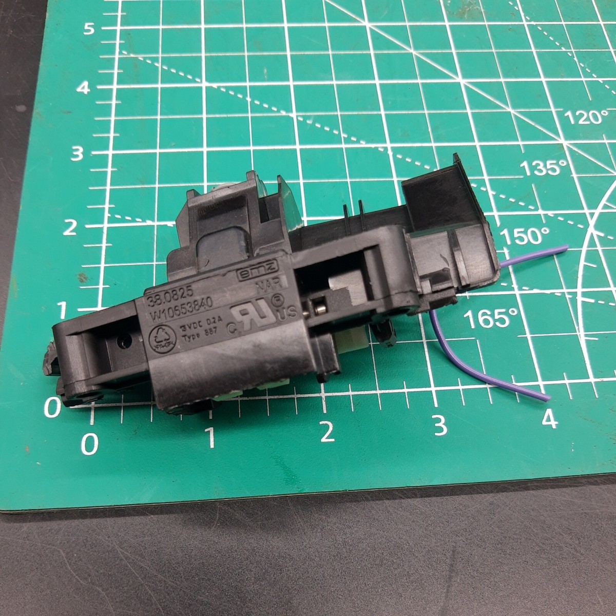 SCRATCH DENT OEM WHIRLPOOL DISHWASHER DOOR LATCH WPW10653840