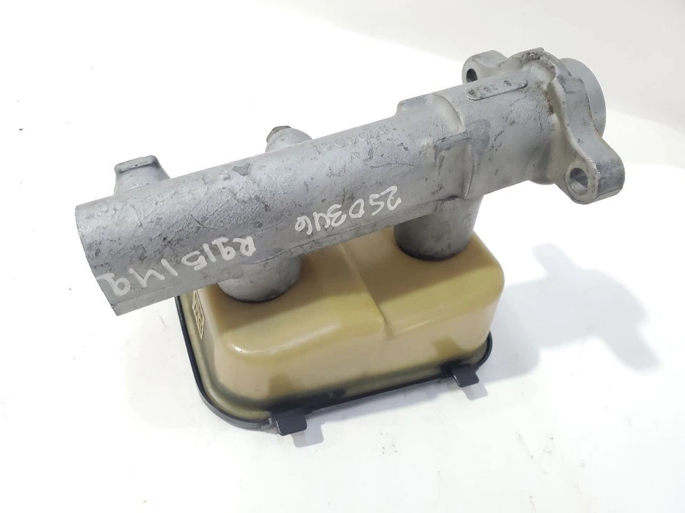 1987 1988 1989 Cadillac Brougham OEM 5.0L Brake Master Cylinder - Image 2 of 4