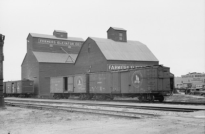 #ad Great Northern Boxcars at Litchfield MN Sept 1939 5 x 7 Photo $5.99