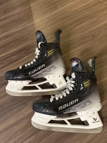 Bauer Vapor Hyperlite 2 Skates Size 8.5 Fit 2 w/ new Fly-X Steel