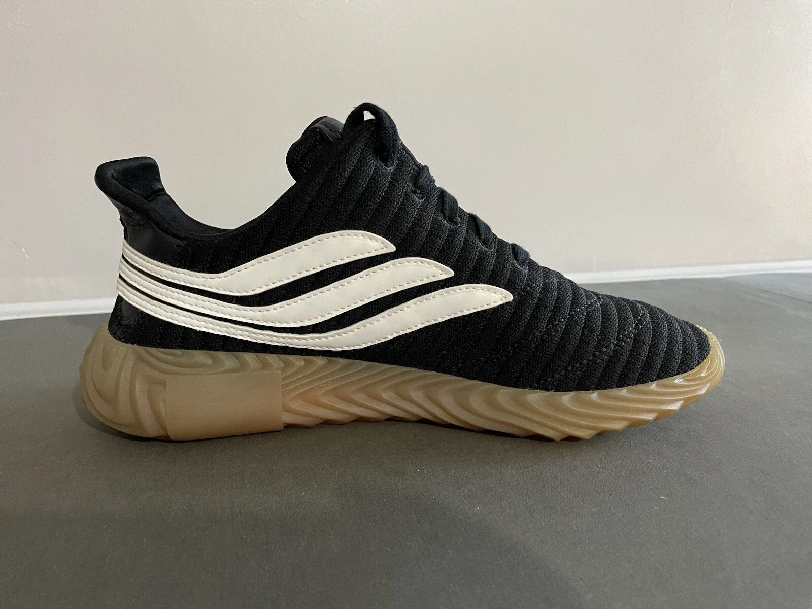 Adidas Sobakov Black White Gum Uomo UK 7 Ottime Condizioni