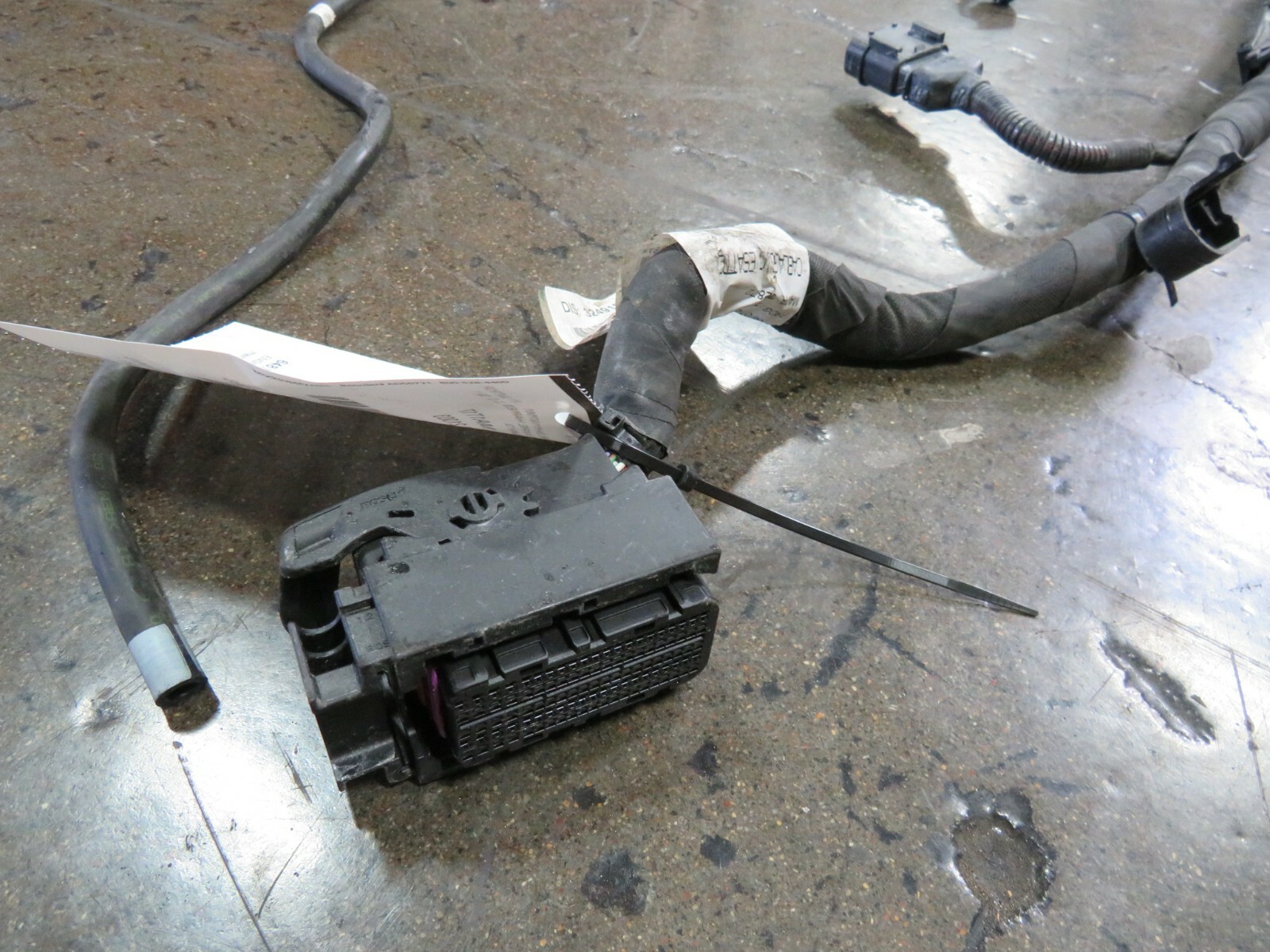 2017 Maserati Quattroporte, Main Engine Wire Harness, Used, P/N 324912