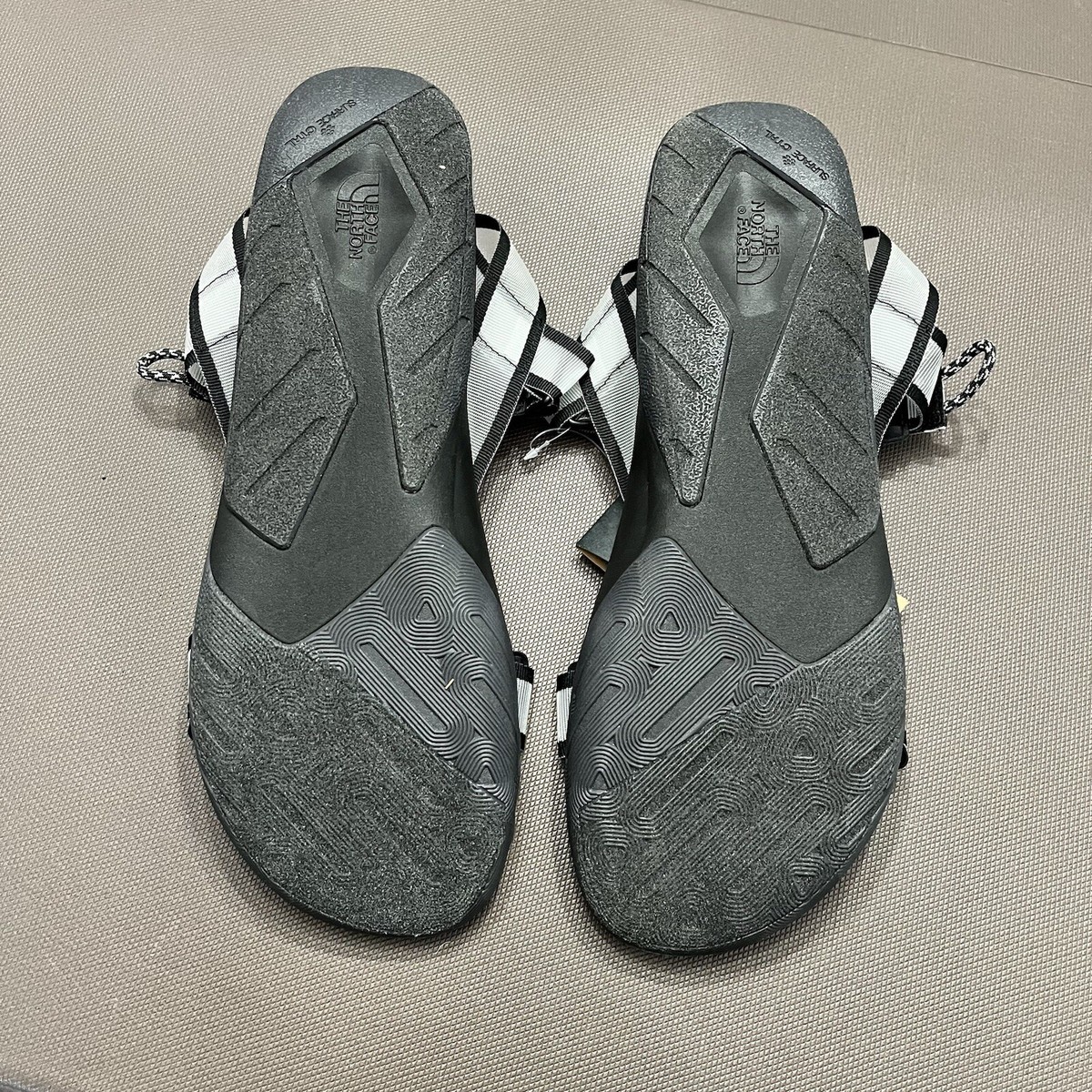 The North Face Skeena Sport Sandal TNF Black/Asphalt Grey 13  display picture 3