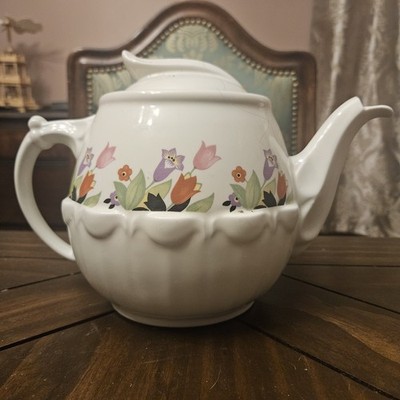 Vintage Hall China Crocus Pattern Teapot. 1930s