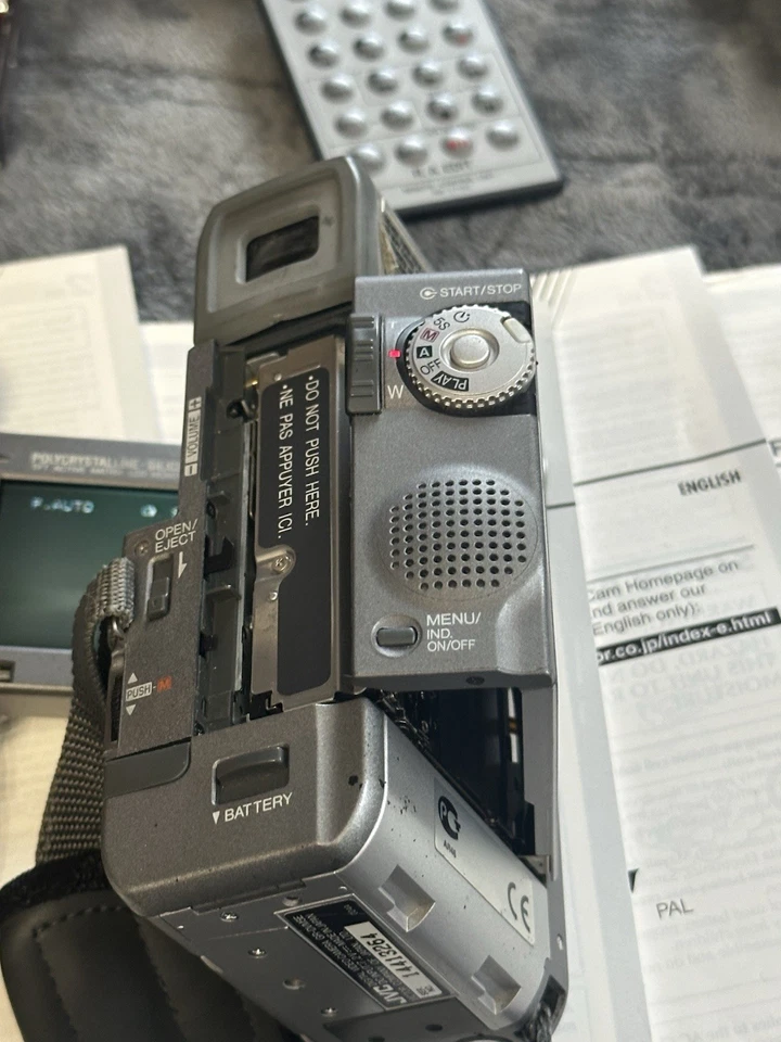 JVC GR-DVM5 MiniDV Camcorder mit Zubehörpaket, getestet, sehr guter Zustand - Bild 3 von 4
