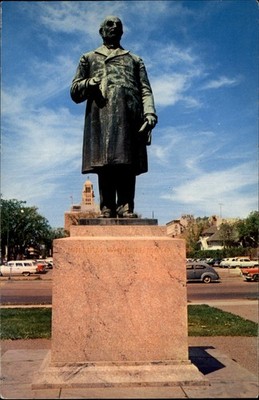 Statue Dr William Worrall Mayo Rochester Minnesota vintage postcard r879