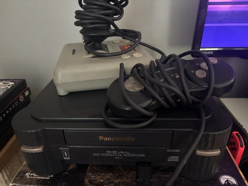 Panasonic 3DO REAL FZ-1 Console System NTSC-J w controller & games bundle - Image 2 of 4