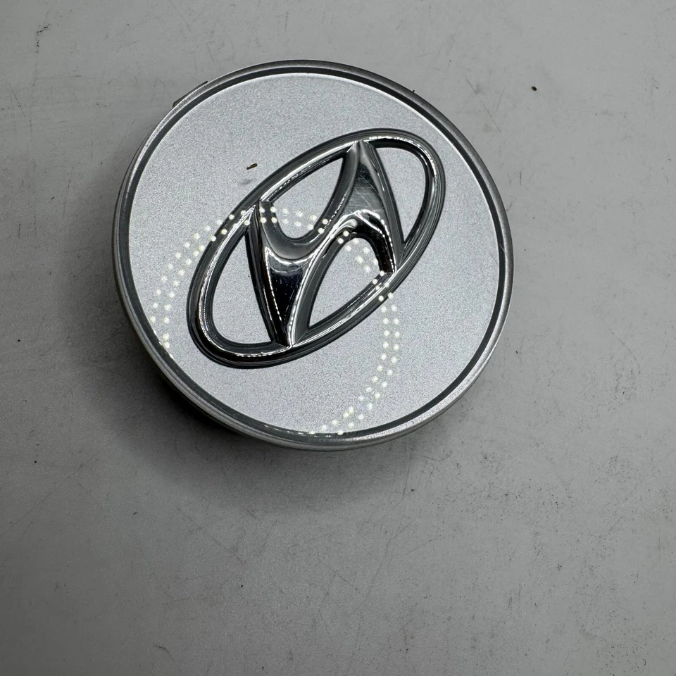 Silver OEM Hyundai Center Cap Tiburon Sonata Santa Fe Azera Elantra 52960-3K210 - Image 4 of 4