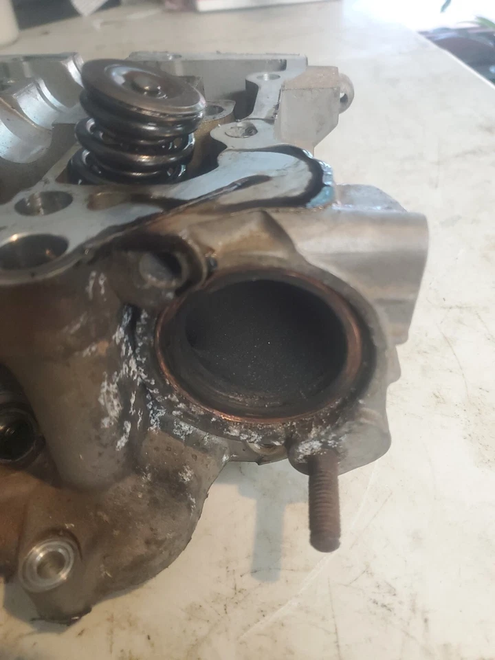 Honda Shadow Sabre 1100 2004 culata delantera Foto 2 de 4