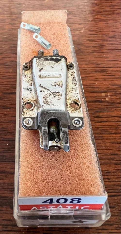 PAIR OF ASTATIC CERAMIC PHONO PICKUP CARTRIDGES WITH STYLUS 408 & 410 - Image 3 of 4