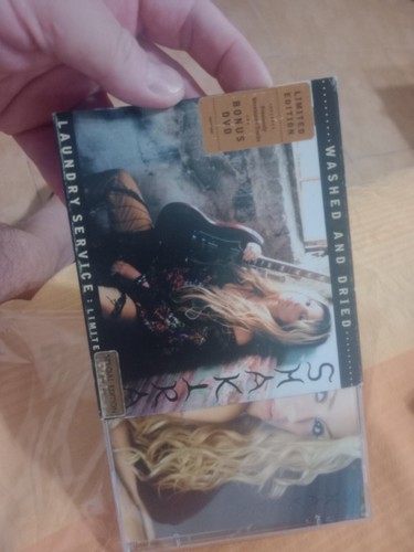Shakira Cd Dvd Especial Edición Con Cobertura De Cartón Como Nuevo - Picture 2 of 3