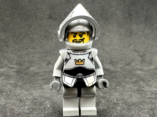 LEGO Castle Crown Knight Minifigure Set 7094 7048 - Picture 2 of 3