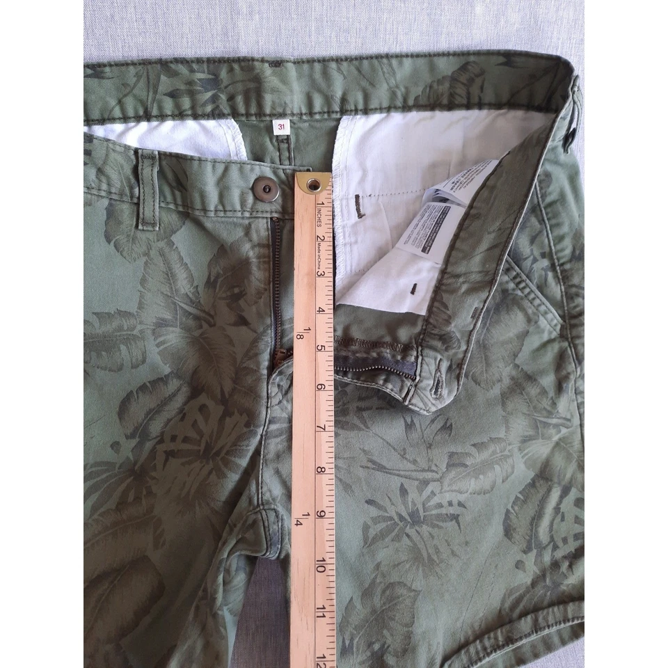 Bermudas cortas de jean Levi Strauss & Co 31 de algodón floral verde militar para mujer Foto 4 de 4