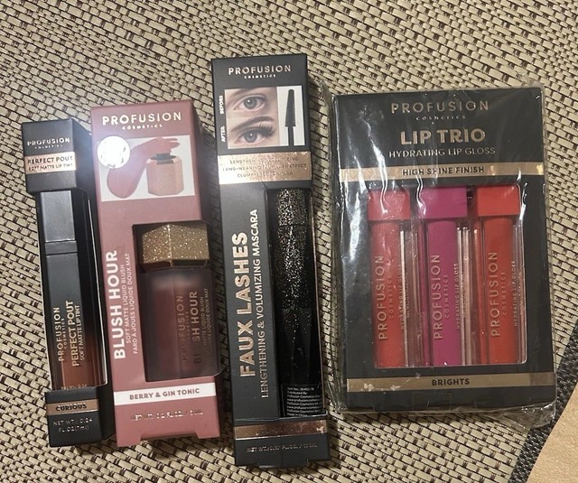 Mega-Set Von PROFUSION COSMETICS Neu