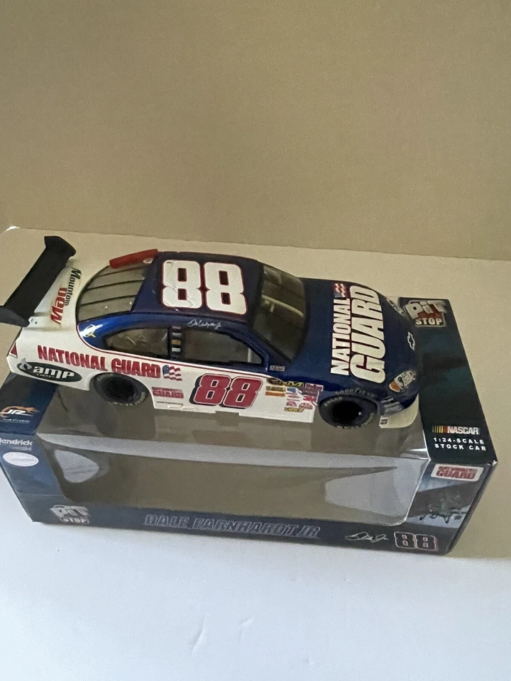 Acción 1/24 Dale Earnhardt Jr 2012 #88 Guardia Nacional Foto 4 de 4