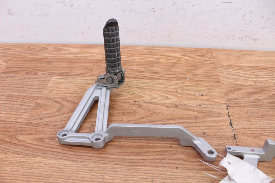 2005 KAWASAKI NINJA 250R Left & Right Rear Exhaust Bracket w/ Foot Pegs - Image 2 of 4