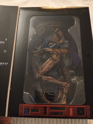 Neca ALIEN 3 DOG ALIEN 8-Bit Classic Video Game 7'' Action Figure - GENUINE NECA