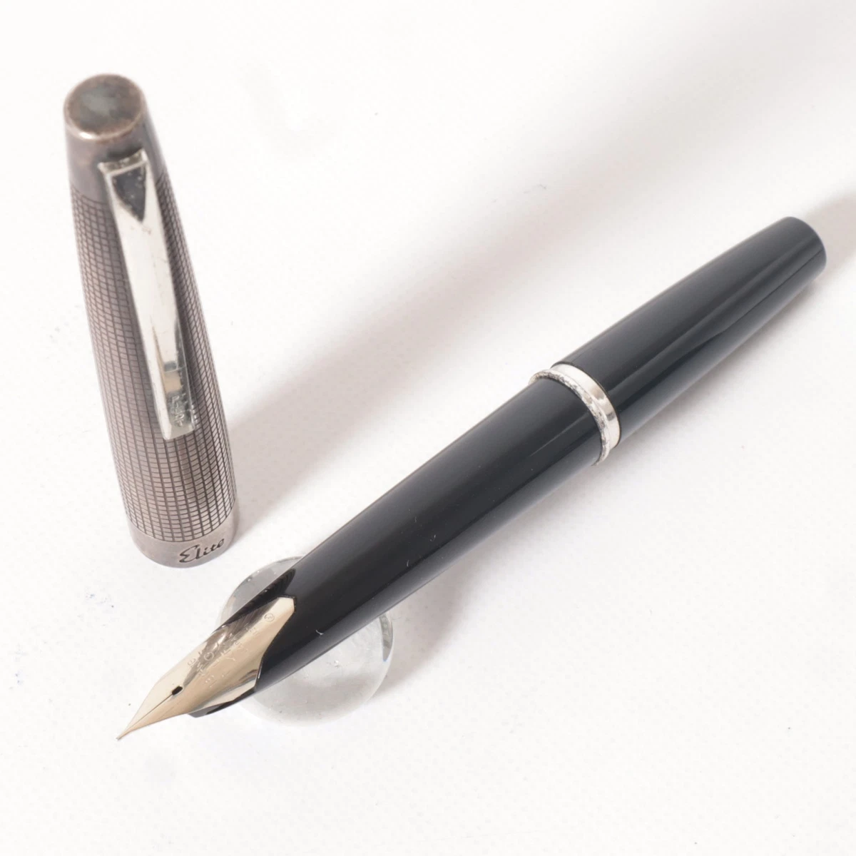 Gold, 18K Nib Fine (F) Nib Pilot Collectible Fountain Pens for