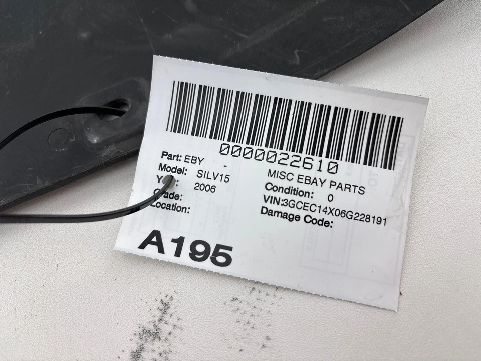 2003-2007 Chevrolet Silverado 1500 tampa defletora de ar superior do radiador fabricante de equipamento original - Imagem 2 de 4