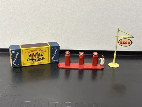 Moko Lesney Matchbox Series Accessory Pack No.1 Esso Pumps & Sign