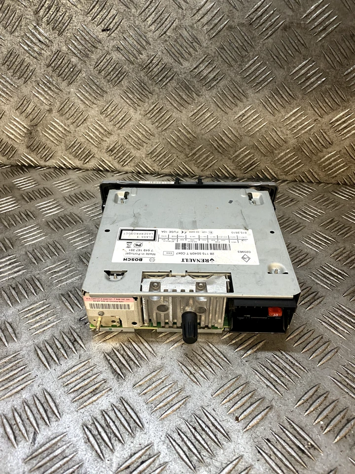 Renault Megane Radio Stereo CD Player Head Audio System 2010 MK3 OEM 281155040RT - Image 2 of 3